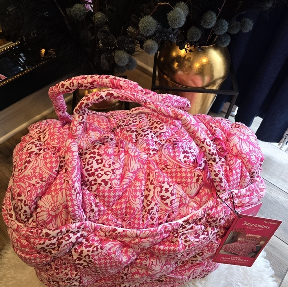 Juicy Coulture 3 Piece Cloud Soft bed set full/queen New - Picture 5 of 7